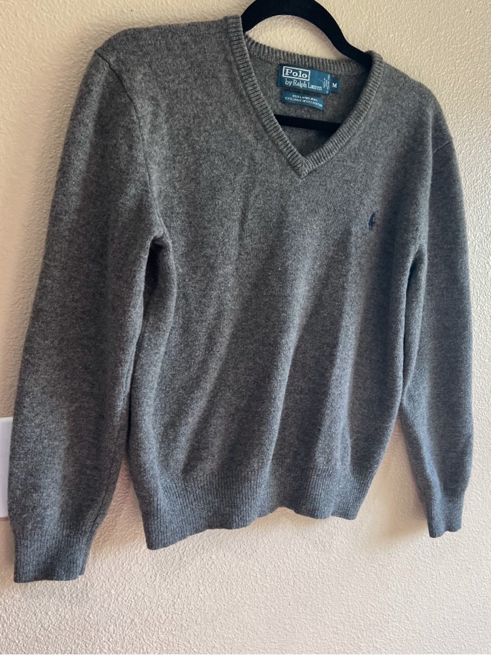 Polo by Ralph Lauren Men's Gray V-Neck Cashmere Sweater size Medium‎ preppy